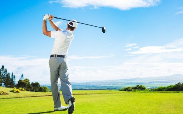 golfer-tham-gia-tour-du-lich-tai-san-golf
